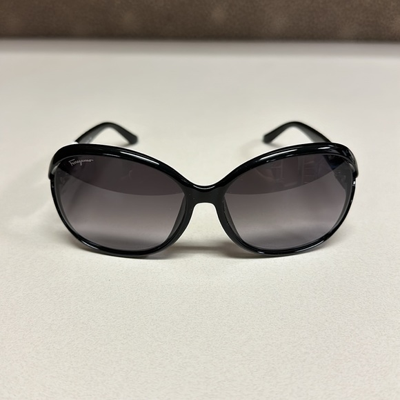 ???NEW Salvatore Ferragamo 61mm Round Black Sunglasses main image 10